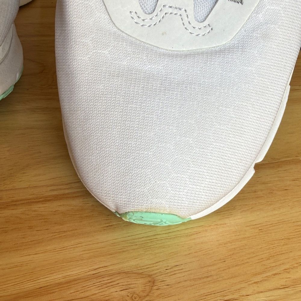 Nike Essential 2 Women's White and Mint Green Sneakers - Size 8.5 - Picture 4 of 10